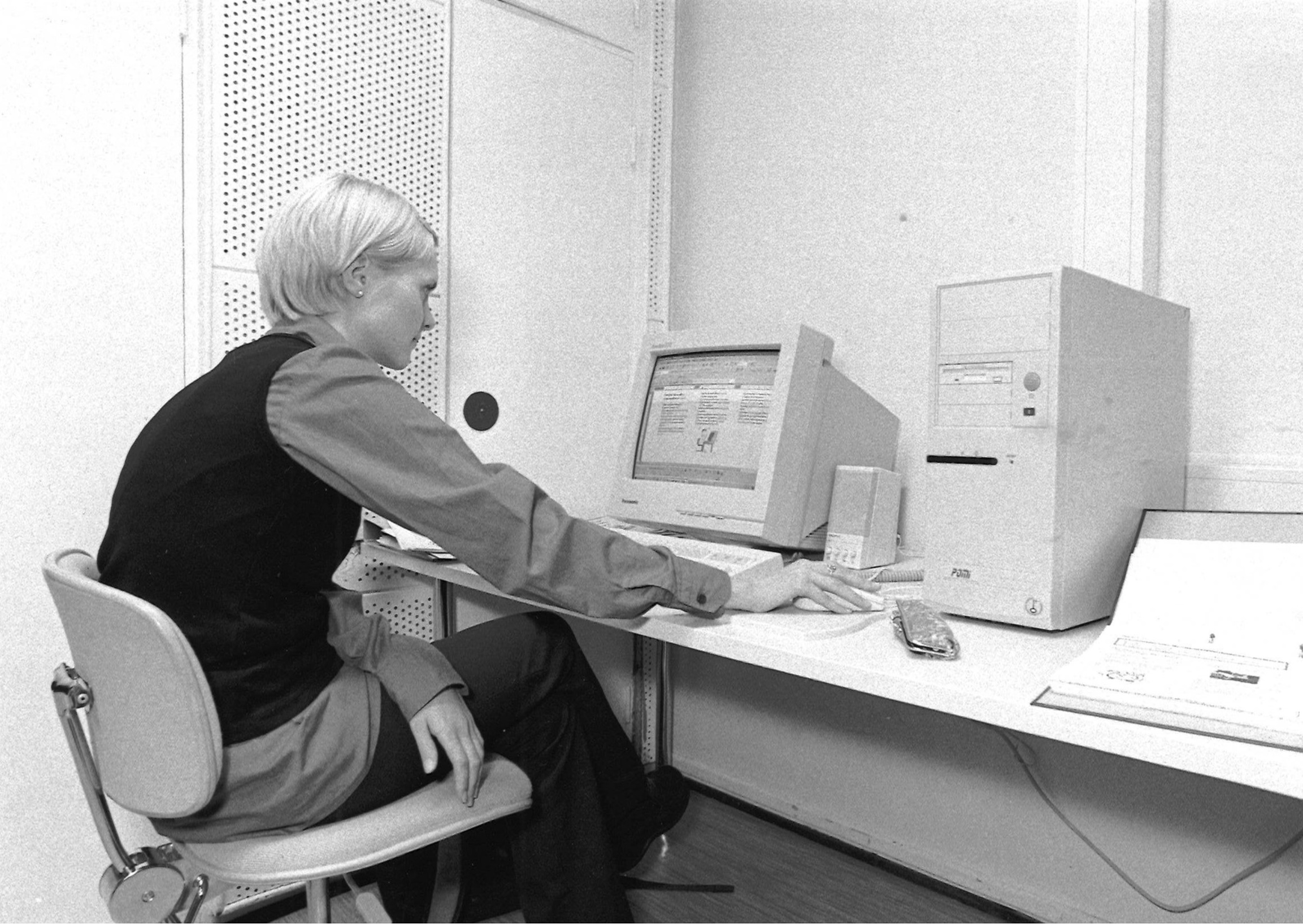 Tietotekniikkalinjan opiskelija vuonna 1999